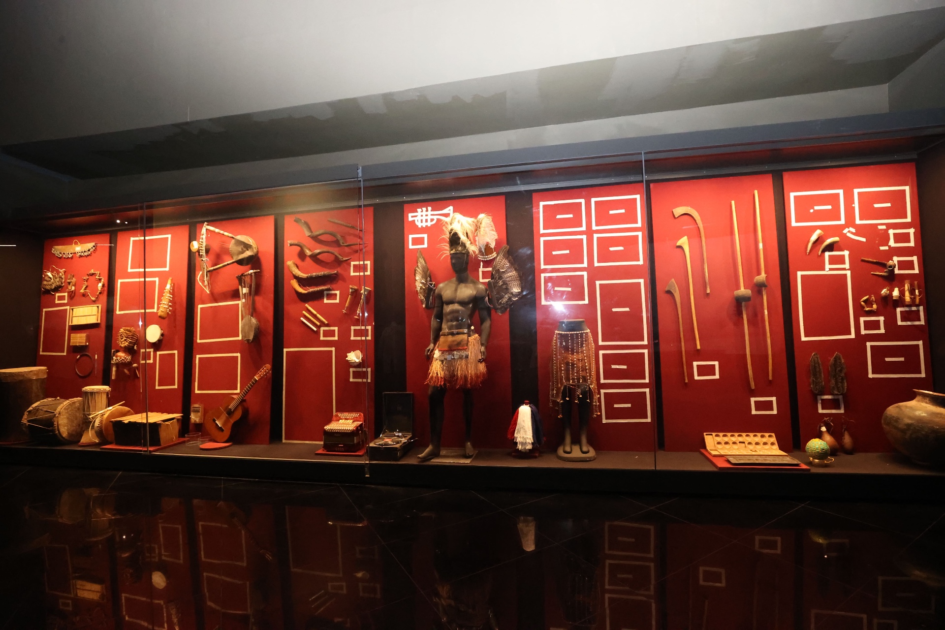 Peoples Of Kenya Gallery presenting cultural artefacts and identity
